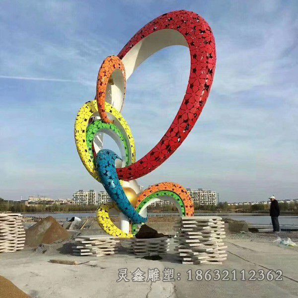 赣州不锈钢彩绘彩带广场雕塑