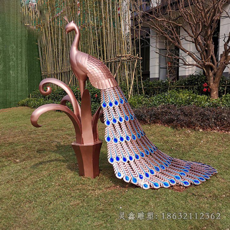 新余彩绘孔雀城市景观铜雕