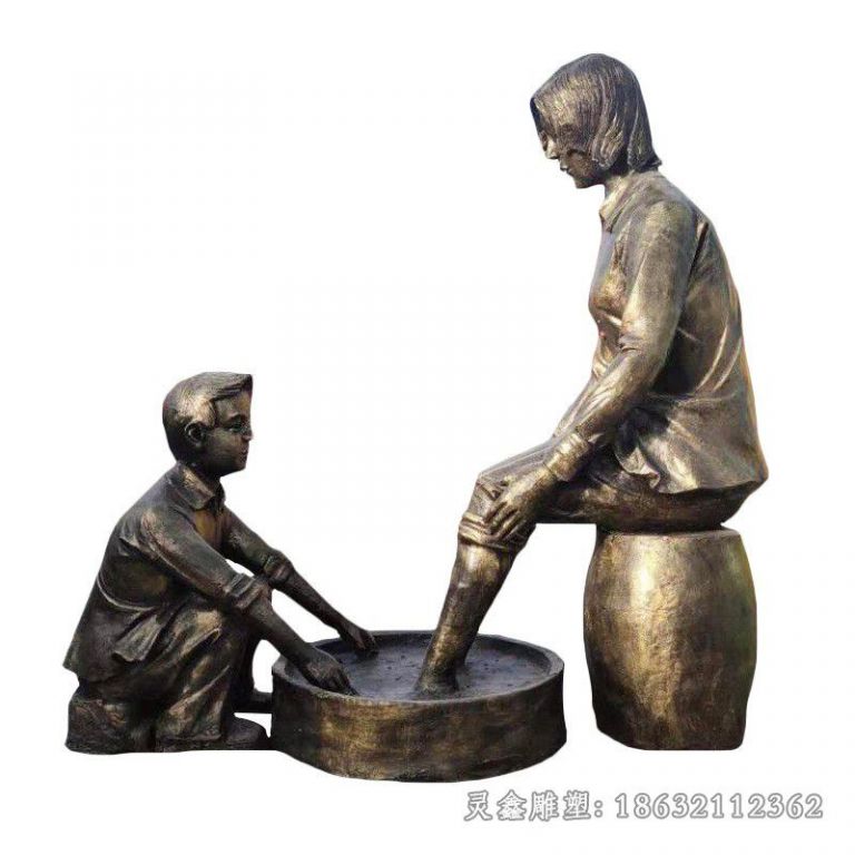 鹰潭孝文化帮妈妈洗脚铜雕