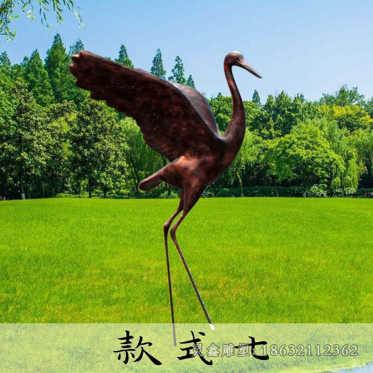 赣州展翅仙鹤公园动物铜雕