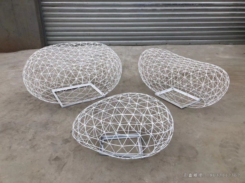 吉安不锈钢镂空鹅卵石城市雕塑