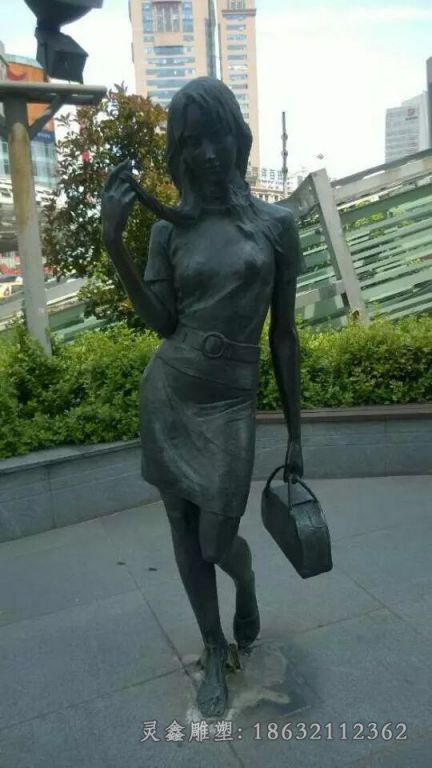 宜春购物街边人物铜雕