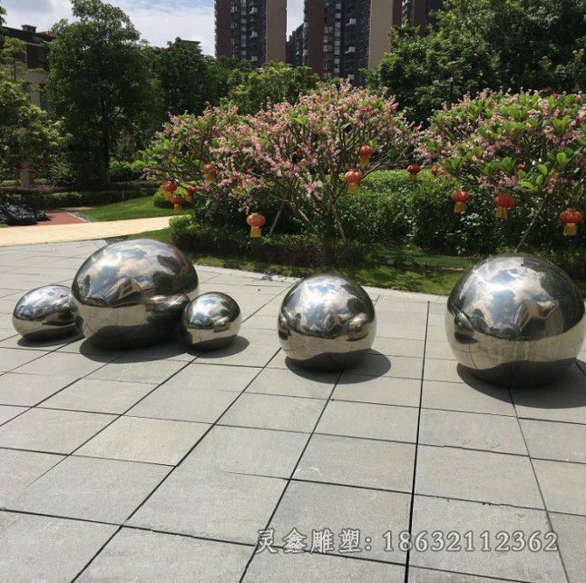 上饶不锈钢镜面鹅卵石公园雕塑