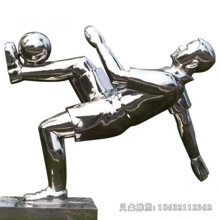 新余不锈钢踢足球运动人物雕塑