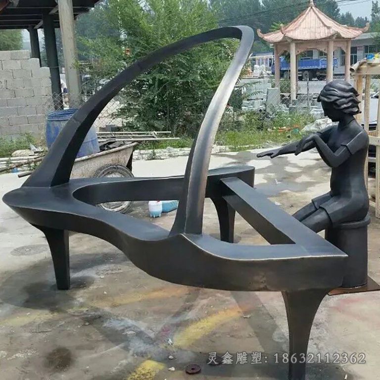九江抽象弹钢琴广场景观铜雕