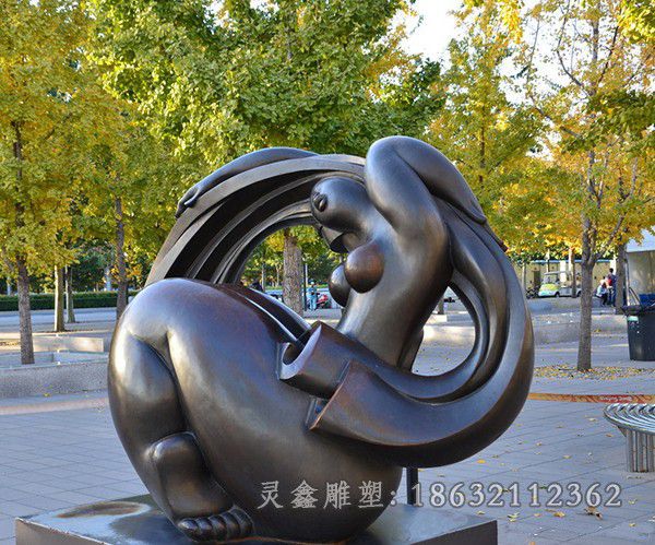 景德镇抽象女人校园景观铜雕