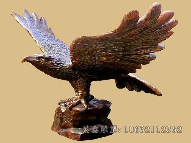 宜春展翅老鹰公园动物铜雕