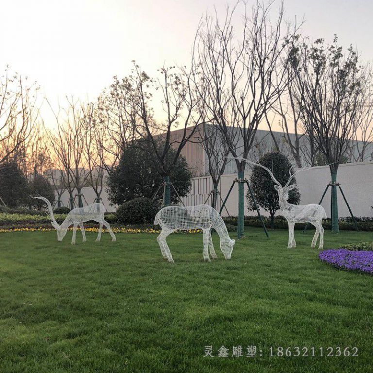 南昌广场不锈钢镂空鹿雕塑