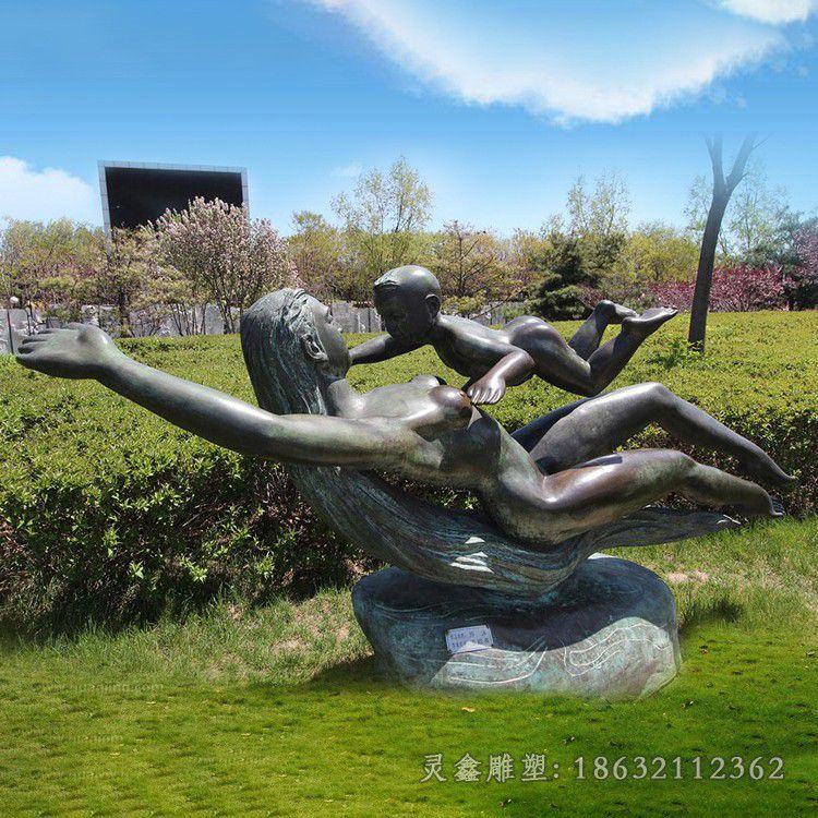 宜春母子嬉戏城市人物铜雕