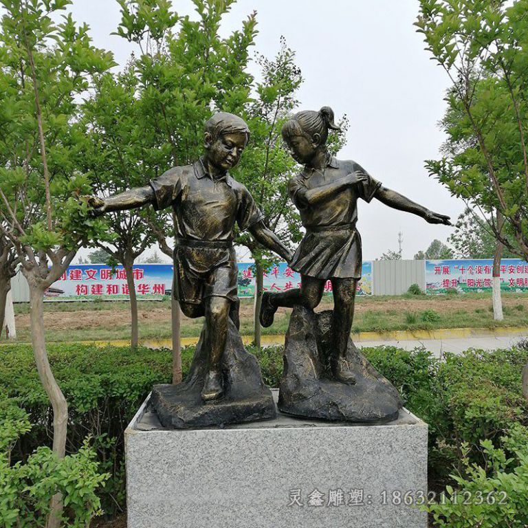 上饶踢毽子儿童嬉戏公园铜雕