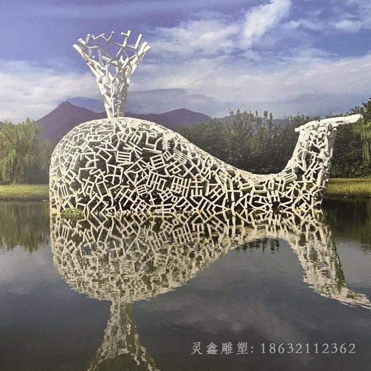 不锈钢胖鱼雕塑