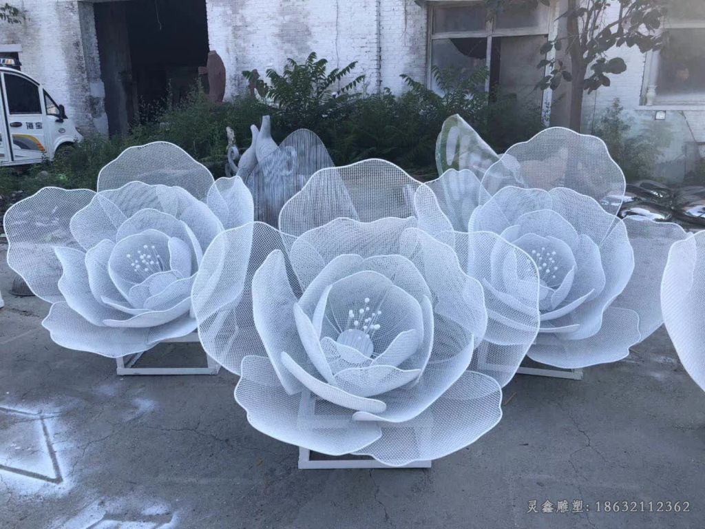 广场不锈钢镂空花朵雕塑