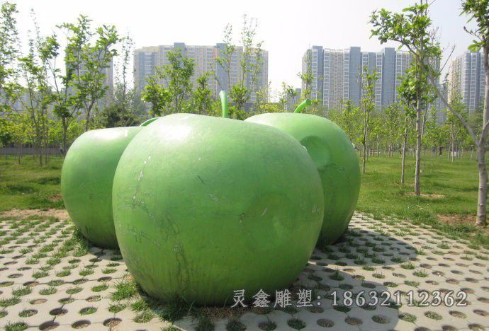 不锈钢苹果雕塑 (2)_看图王[1]