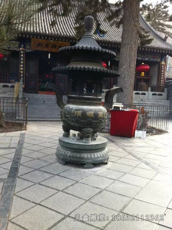 铜香炉，三足香炉铜雕，圆形香炉雕塑