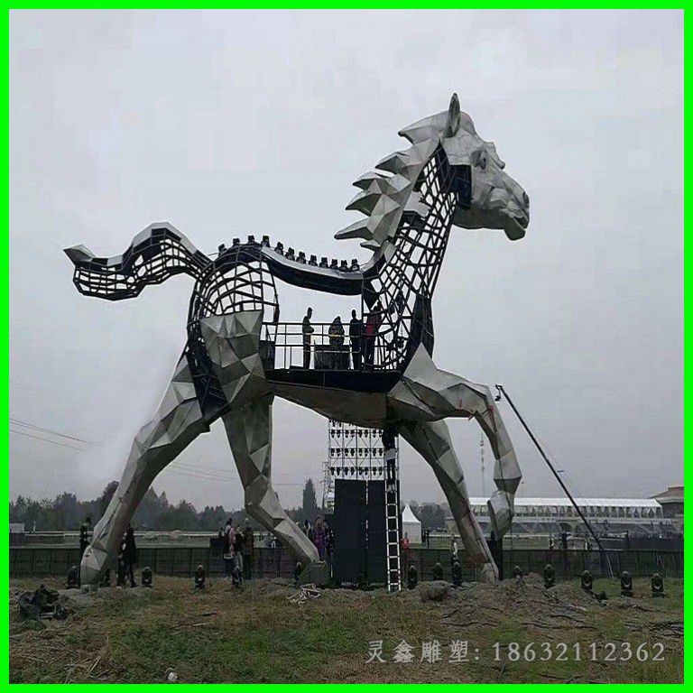 大型不锈钢镂空马雕塑