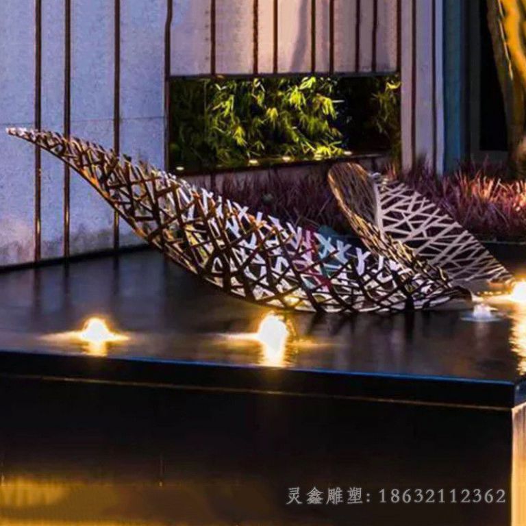 不锈钢镂空树叶雕塑 (1)