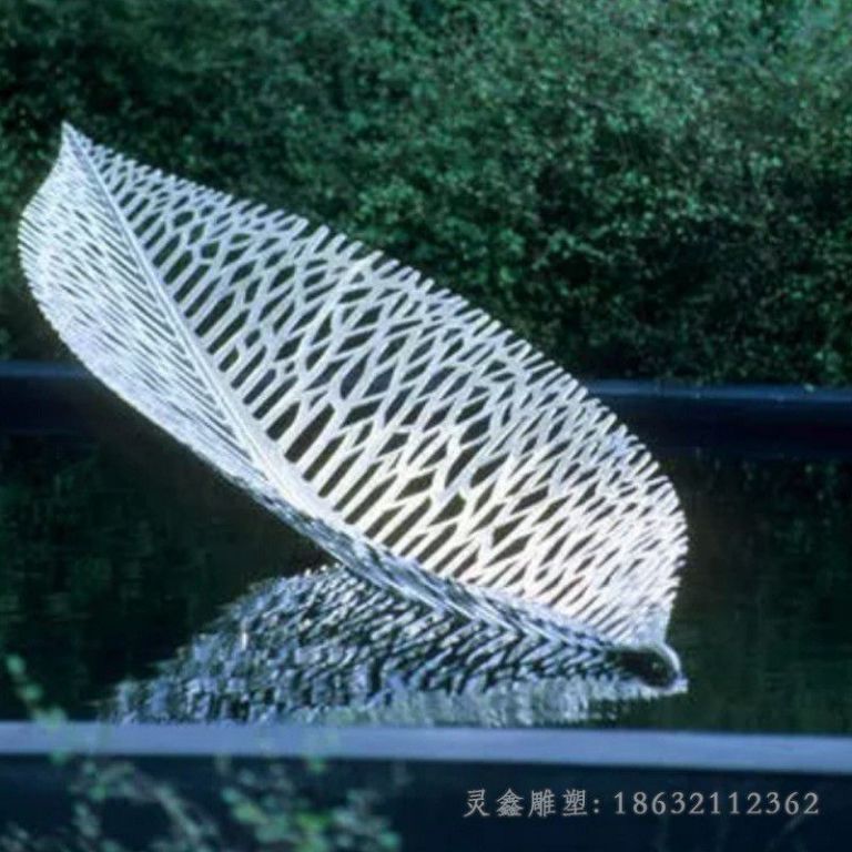 不锈钢镂空树叶雕塑 (2)