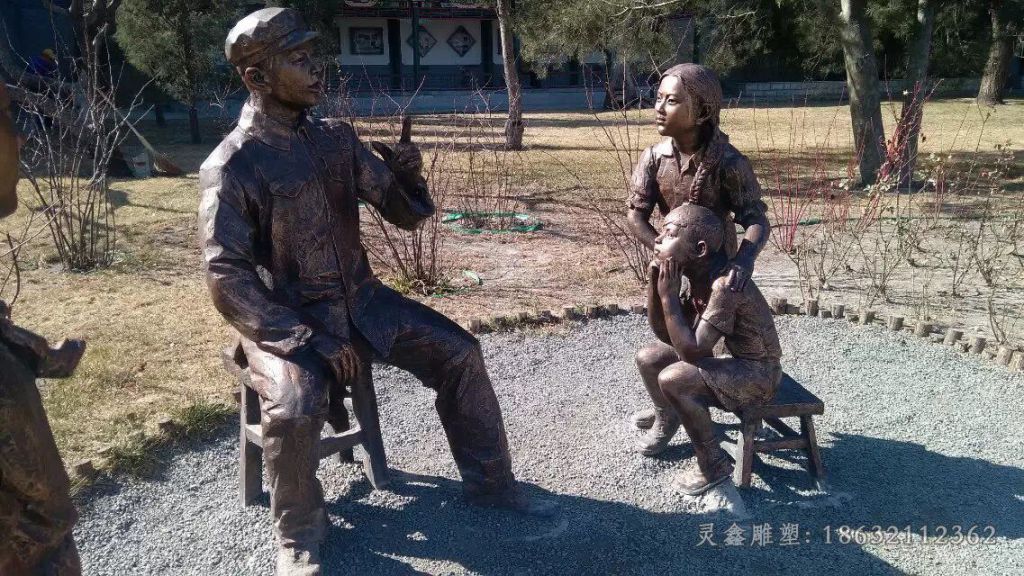 老兵讲故事铜雕，公园小品铜雕，景观铜雕