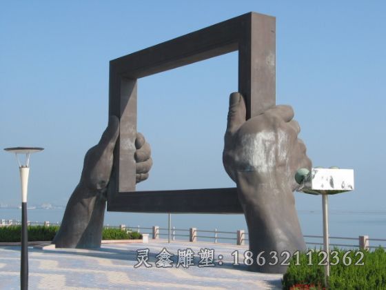 不锈钢手拿相框雕塑，景观不锈钢雕塑 (2)