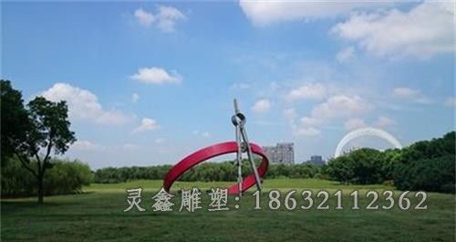 不锈钢圆规雕塑 (1)_看图王