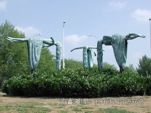 悬空平躺人物铜雕，公园小品铜雕