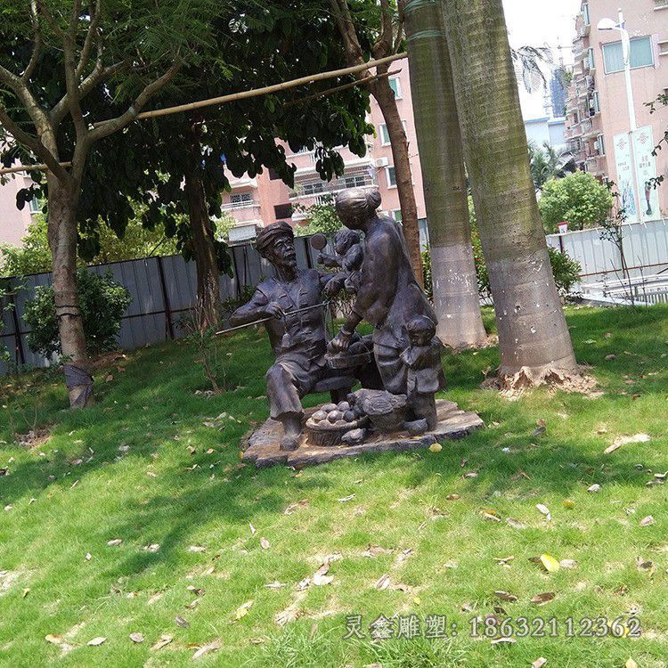 步行街人物铜雕 (17)