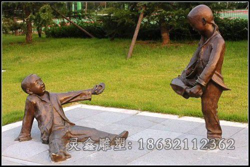 公园玩耍铜雕，玩游戏人物雕塑 (3)