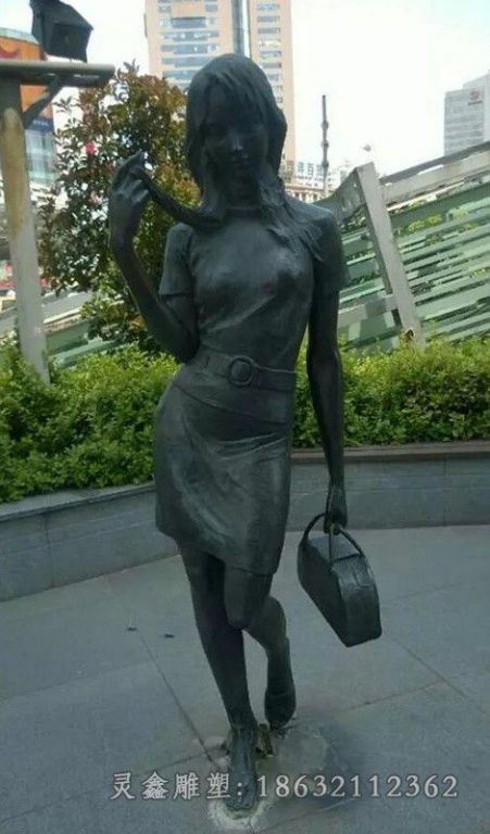抚州美女逛街购物景观铜雕