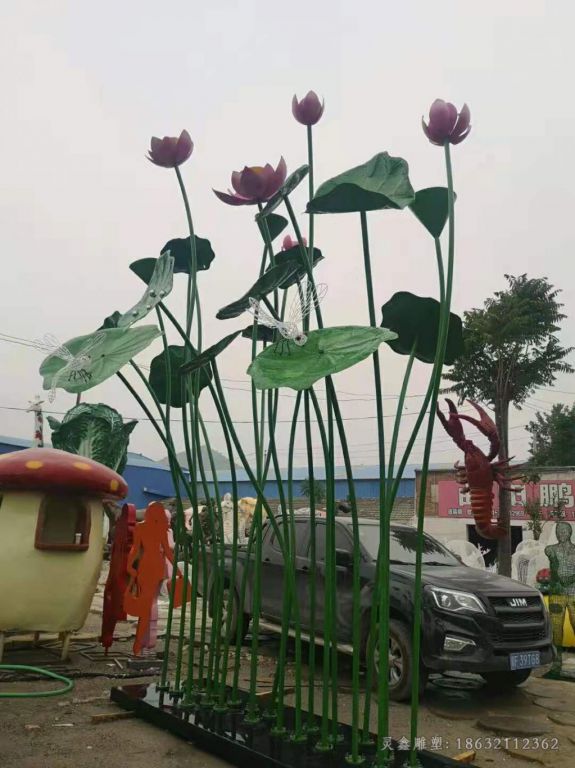 宜春彩绘荷花不锈钢标志雕塑
