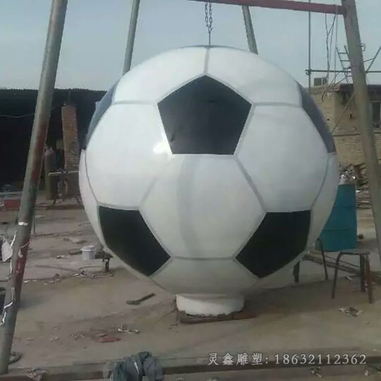 鹰潭足球标志不锈钢景观雕塑