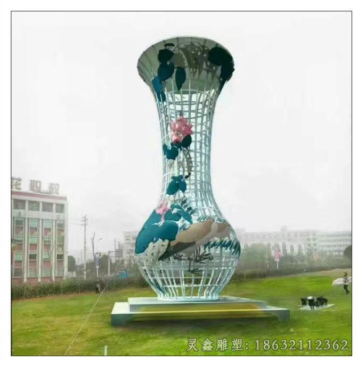赣州彩绘不锈钢镂空花瓶雕塑
