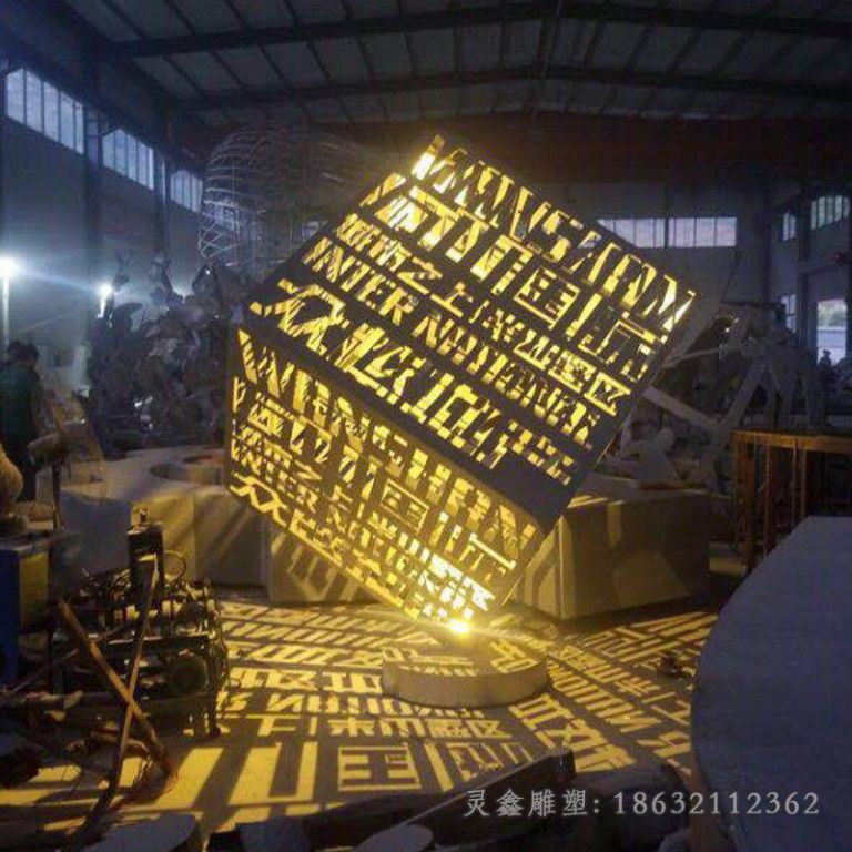 萍乡不锈钢发光魔方抽象雕塑