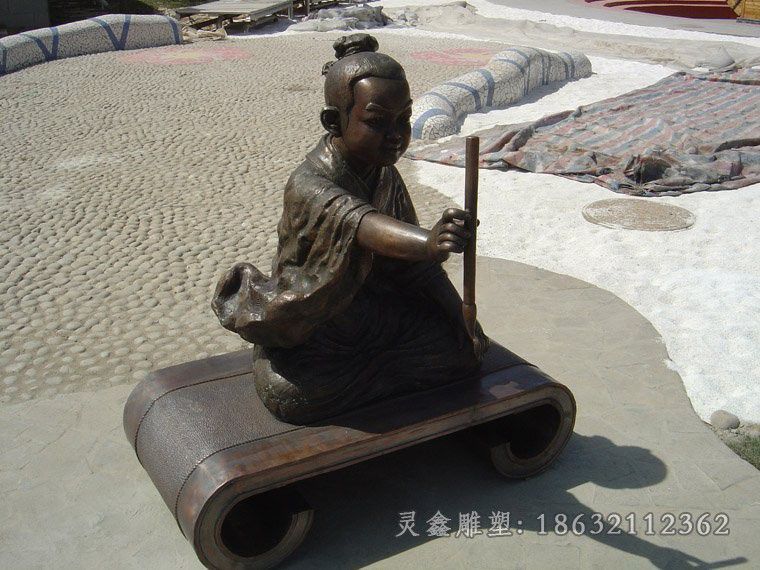 南昌拿着毛笔小孩铜雕