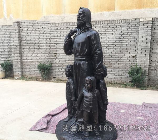 柏拉图广场人物铜雕