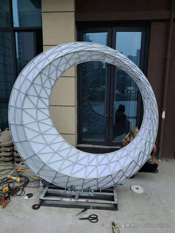 不锈钢抽象月亮广场雕塑