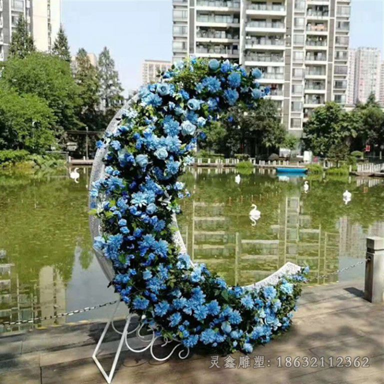 不锈钢彩绘月亮户外雕塑