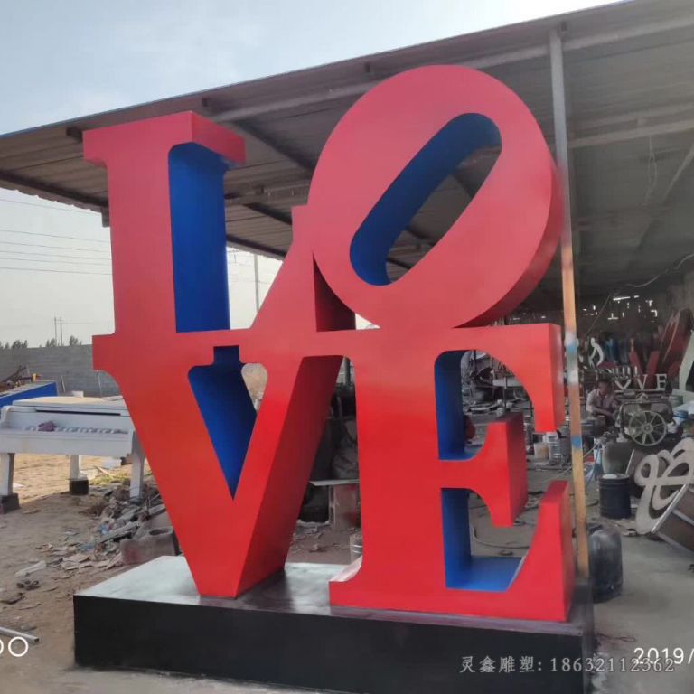love字母不锈钢抽象雕塑