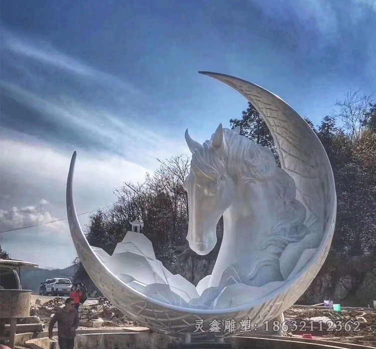 奔马月亮和马不锈钢雕塑