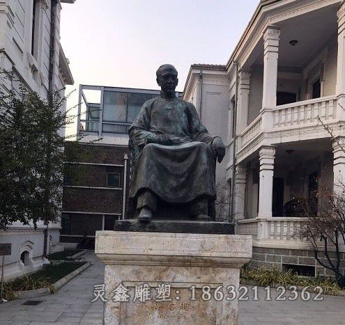 梁启超广场人物景观铜雕