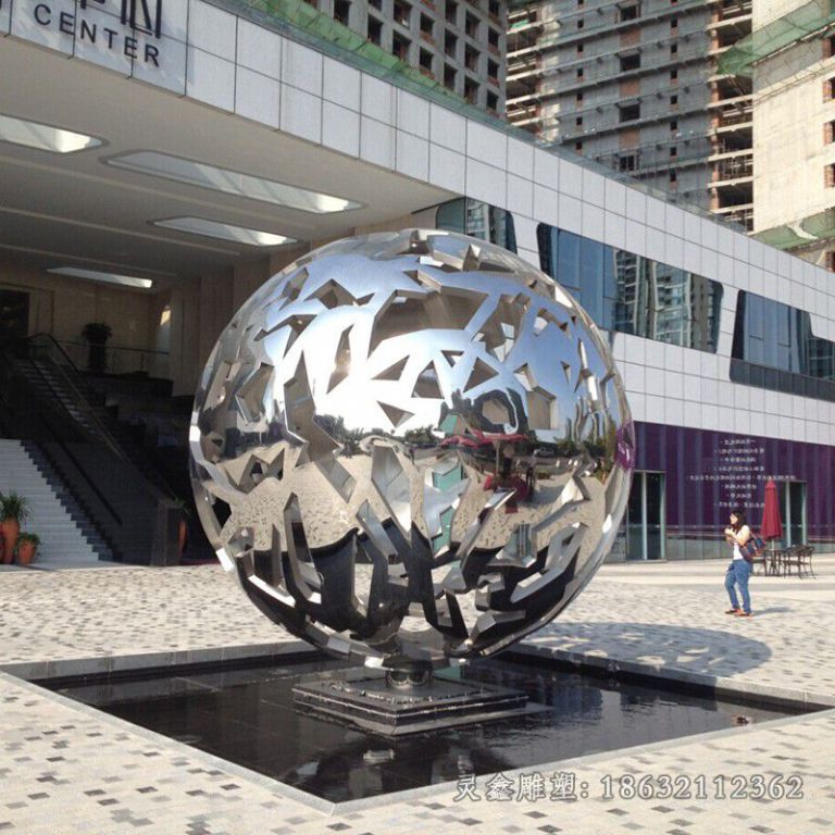 不锈钢镂空球街边雕塑