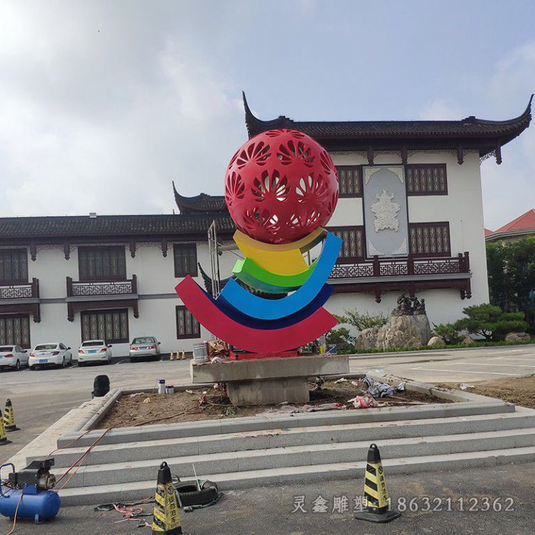 不锈钢彩绘镂空球景区雕塑