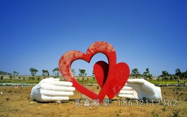 不锈钢广场爱心景观雕塑