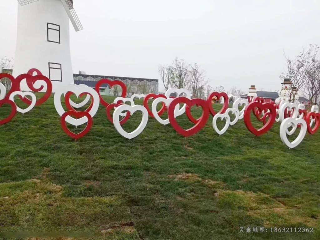 不锈钢抽象彩绘爱心雕塑