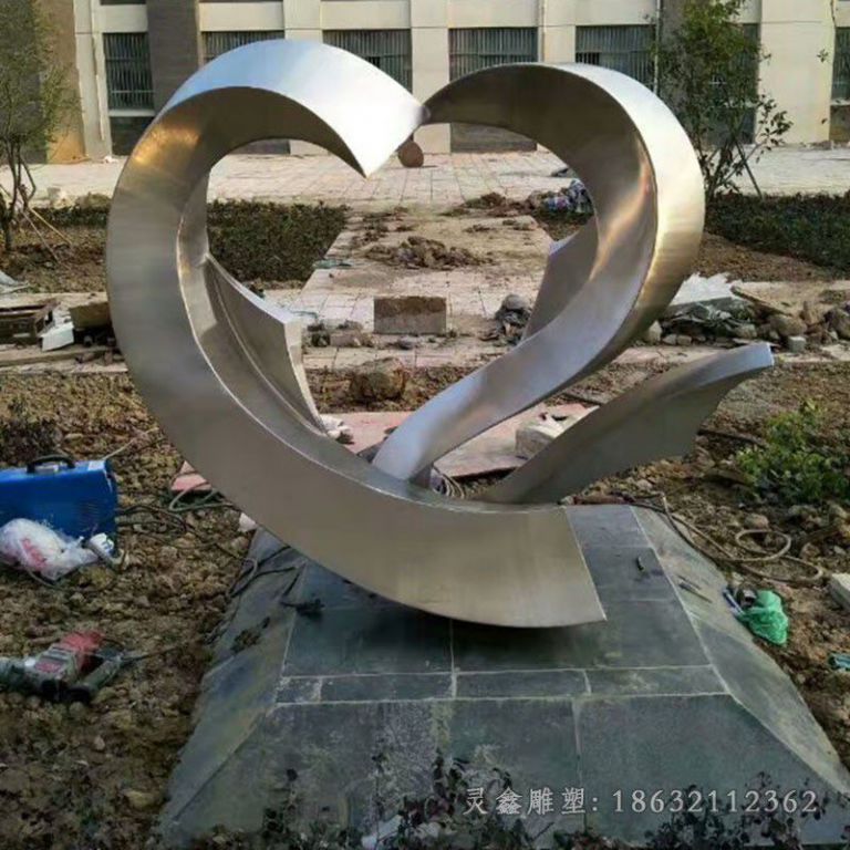 不锈钢镜面爱心广场雕塑