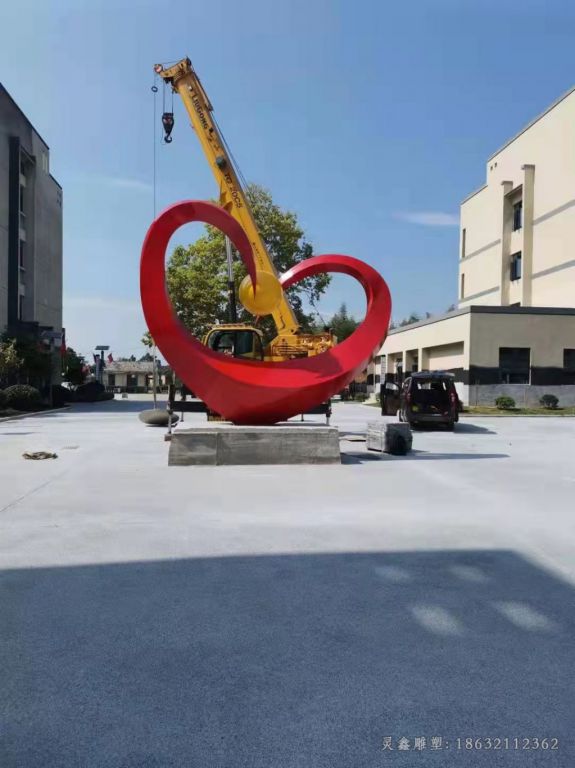 不锈钢爱心彩绘城市雕塑