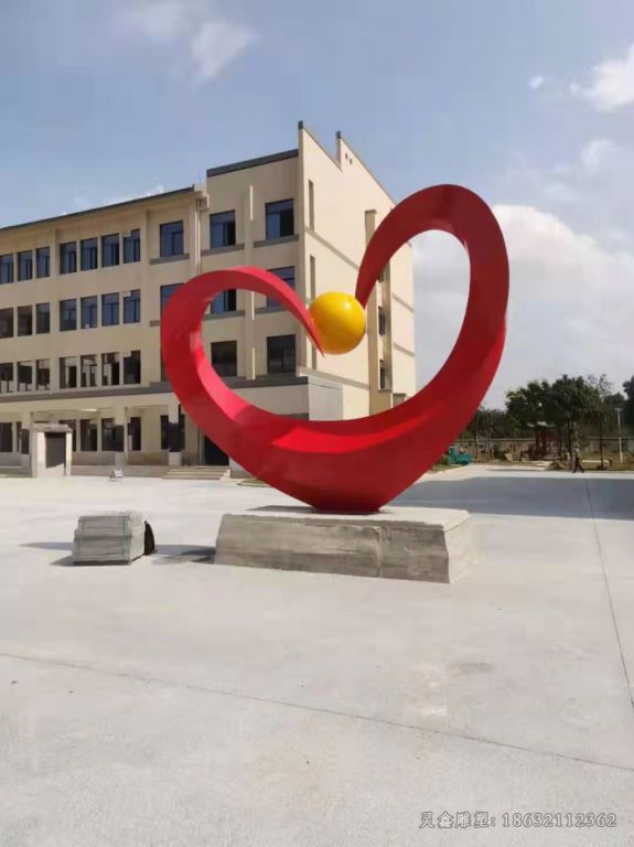 不锈钢爱心彩绘广场雕塑