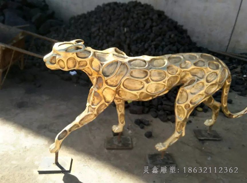 抽象豹子广场动物铜雕