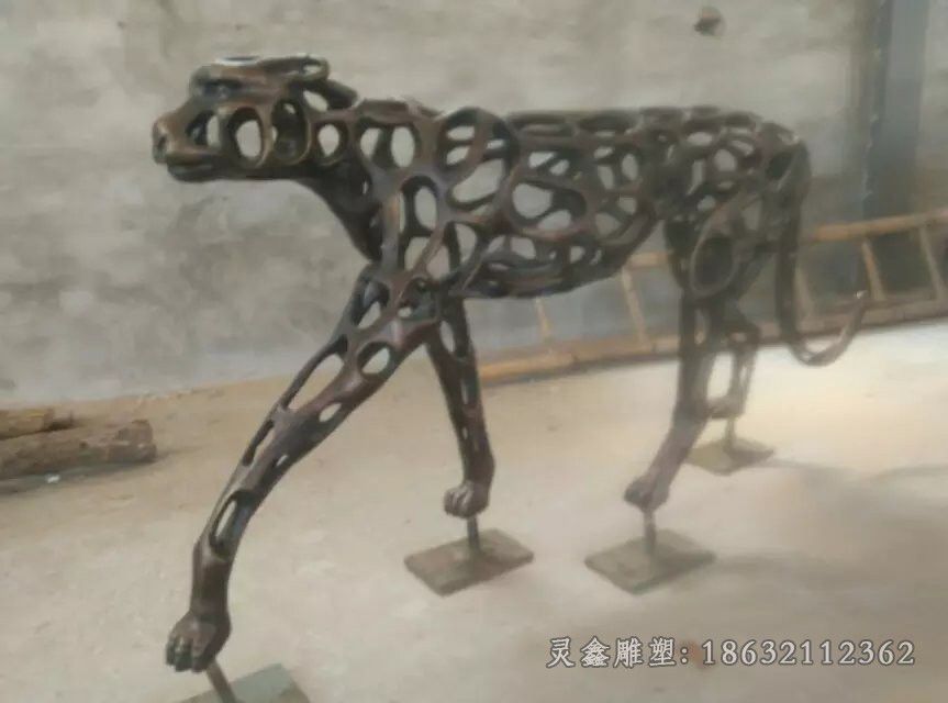 抽象豹子城市动物铜雕