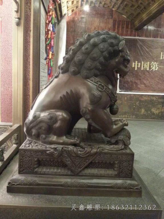 踩球狮子校园景观铜雕