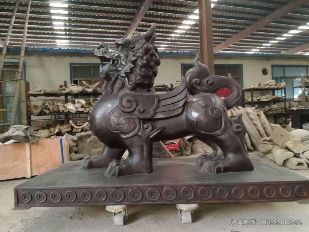 站姿麒麟城市动物铜雕